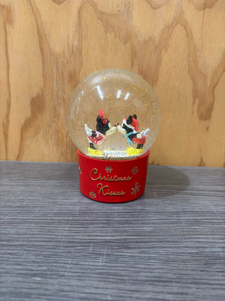 Disney Christmas By Widdop And Co Snowglobe - Christmas Kisses