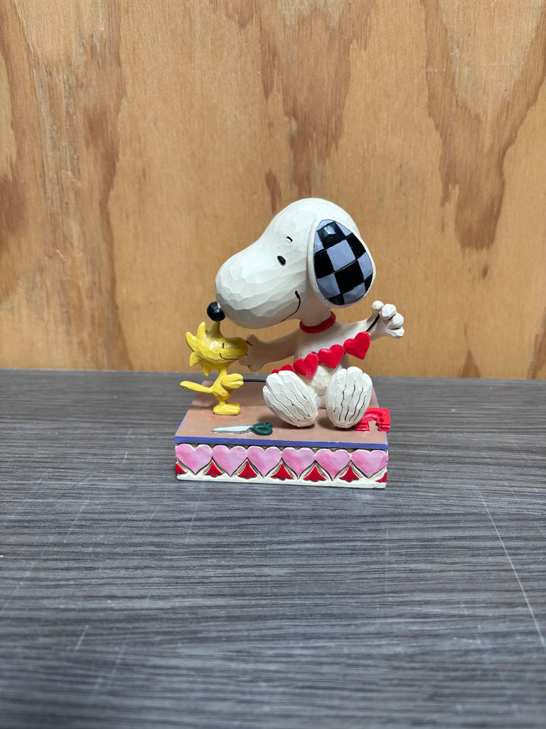 Peanuts by Jim Shore - Snoopy with Hearts Garland - Stringing Hearts
