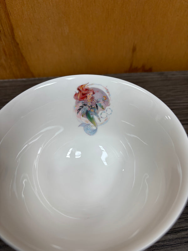 English Ladies D100 - Ariel - Cup And Saucer