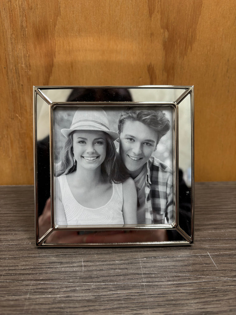 Mirrored Silver Frame 4x4